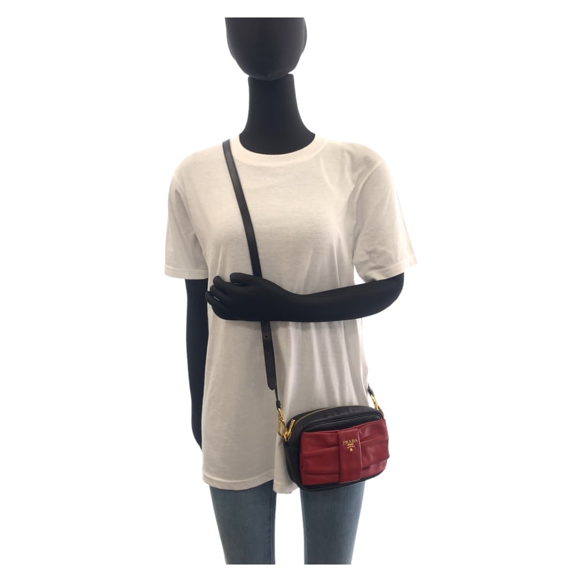 11614
PRADA プラダ リボンモチーフ ブラック レッド ゴールド金具 レザー 斜め掛け ショルダーバッグ ポシェット  レディース ABP38