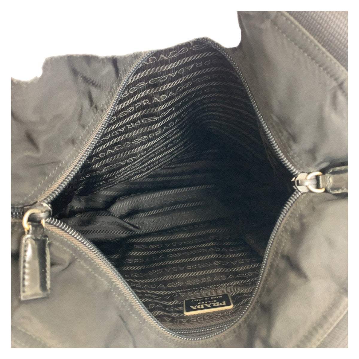 111618
PRADA プラダ テスート 三角ロゴプレート ブラック シルバー金具 ナイロン トートバッグ ショルダーバッグ  レディース