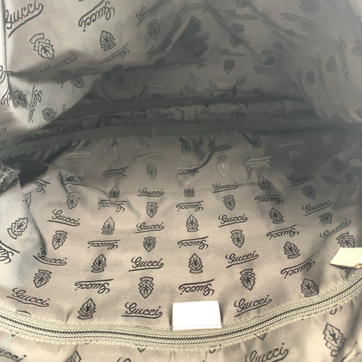 12371
GUCCI グッチ グッチシマ グレー ゴールド金具 レザー 201480 ビジネスバッグ ブリーフケース A4収納  メンズ
