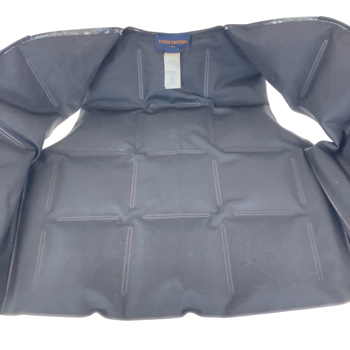 20410
LOUIS VUITTON ルイヴィトン インフレータブル モノグラム ヴァージル アブロー サイズ48 ブラウン ビニール / ポリエステル RM211 AK3 HKG75W ベスト ジレ メンズ AB100