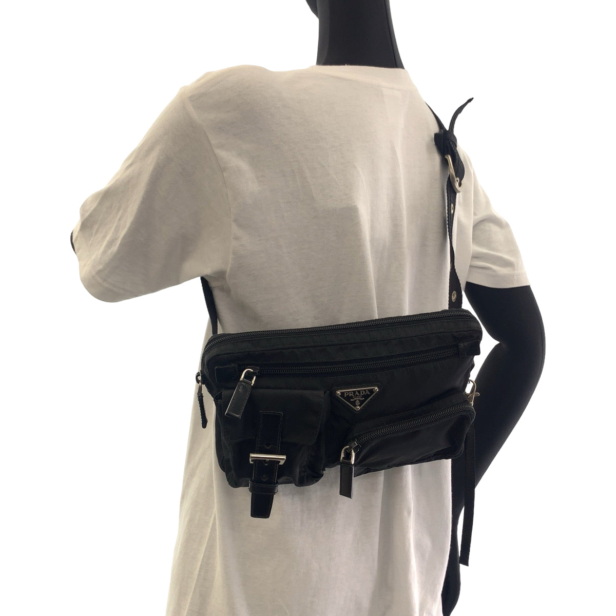 112360
PRADA プラダ テスート 三角ロゴプレート ブラック 黒 シルバー金具 ナイロン BM0008 ウエストポーチ バムバッグ  レディース