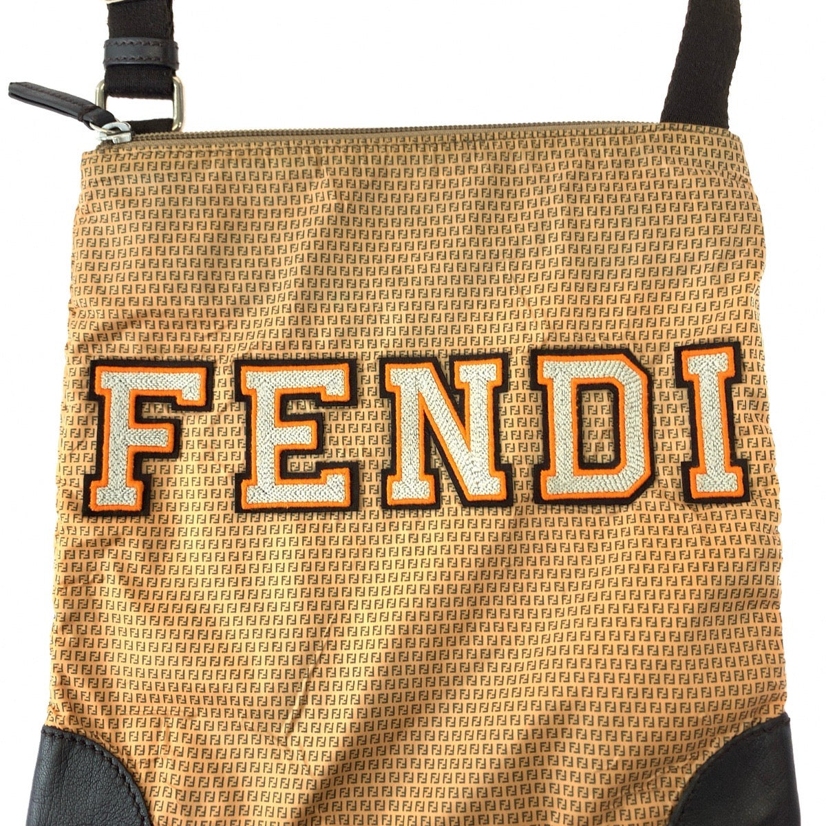 11704
FENDI フェンディ ズッキーノ柄 ブラウン オレンジ シルバー金具 ナイロン 8BTI84 ショルダーバッグ 斜め掛け ポシェット  レディース