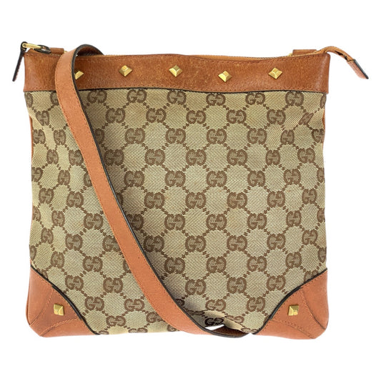 112338
GUCCI グッチ スタッズ GG柄 ブラウン キャメル ゴールド金具 GGキャンバス / レザー 120893 斜め掛け ショルダーバッグ ポシェット  レディース