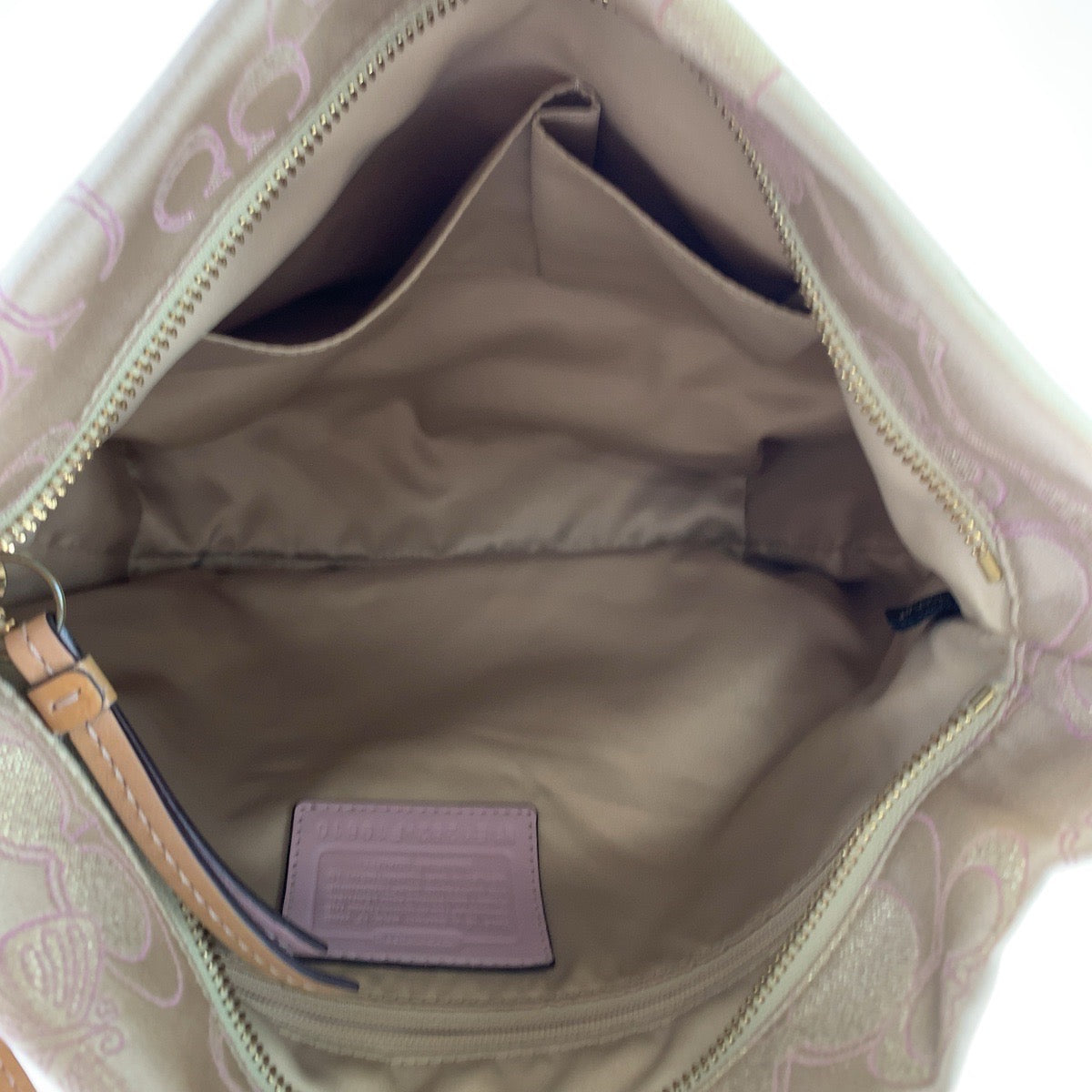 2320
COACH コーチ シグネチャー フラワー バタフライ ベージュ ピンク ゴールド金具 キャンバス / レザー 斜め掛け ショルダーバッグ  レディース