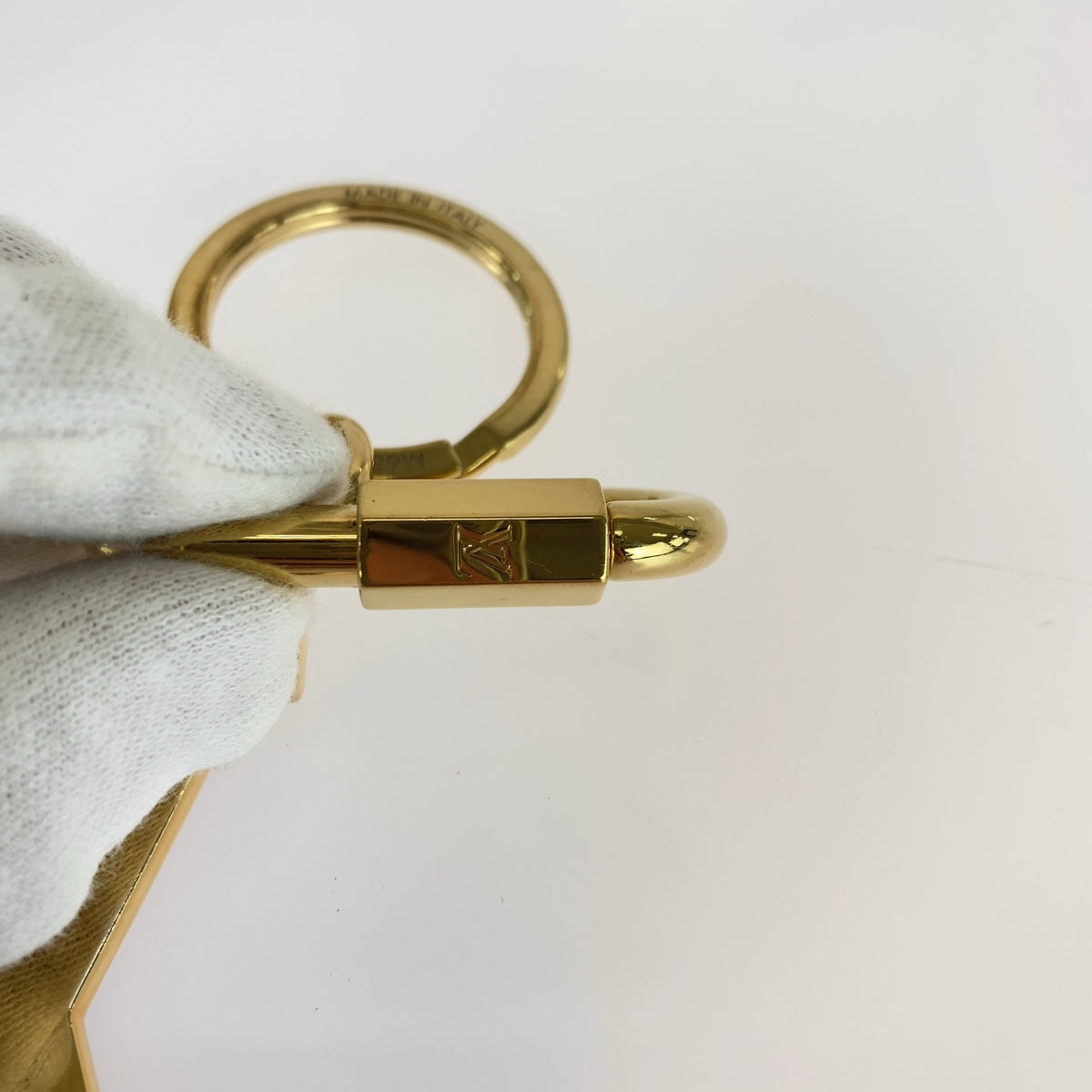 12314
LOUIS VUITTON ルイヴィトン LVロゴ ポルトクレ パープル ゴールド金具 メタル M68298 キーホルダー チャーム  レディース