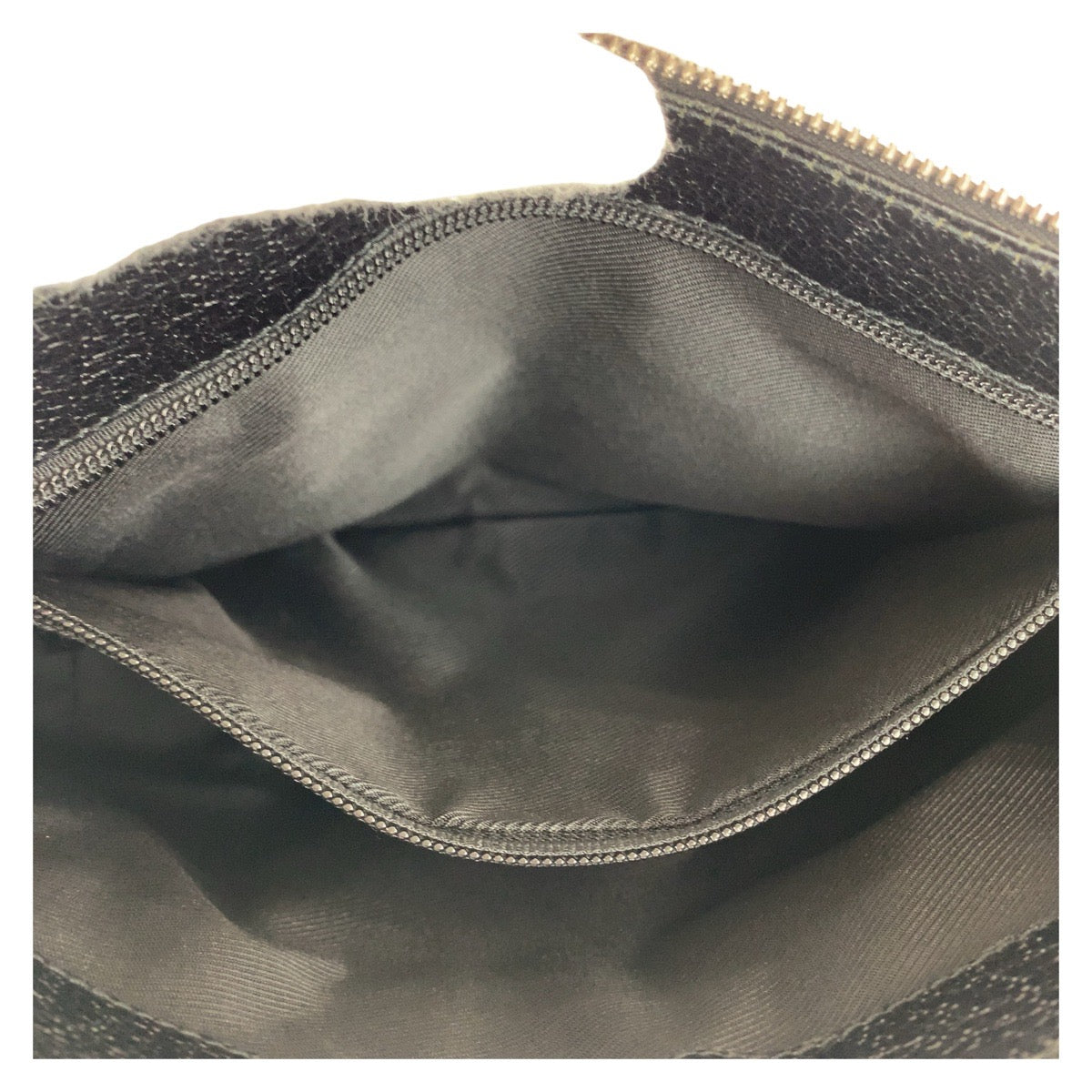 12272
GUCCI グッチ GG柄 ブラック シルバー金具 GGキャンバス / レザー 114273 斜めがけ ショルダーバッグ メッセンジャーバッグ 男女兼用  メンズ