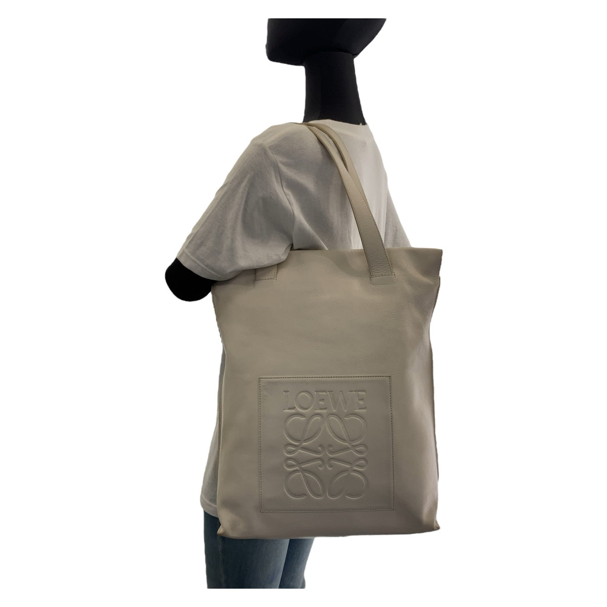 11834
LOEWE ロエベ アナグラム ショッパートート ホワイト シルバー金具 レザー トートバッグ ショルダーバッグ  レディース