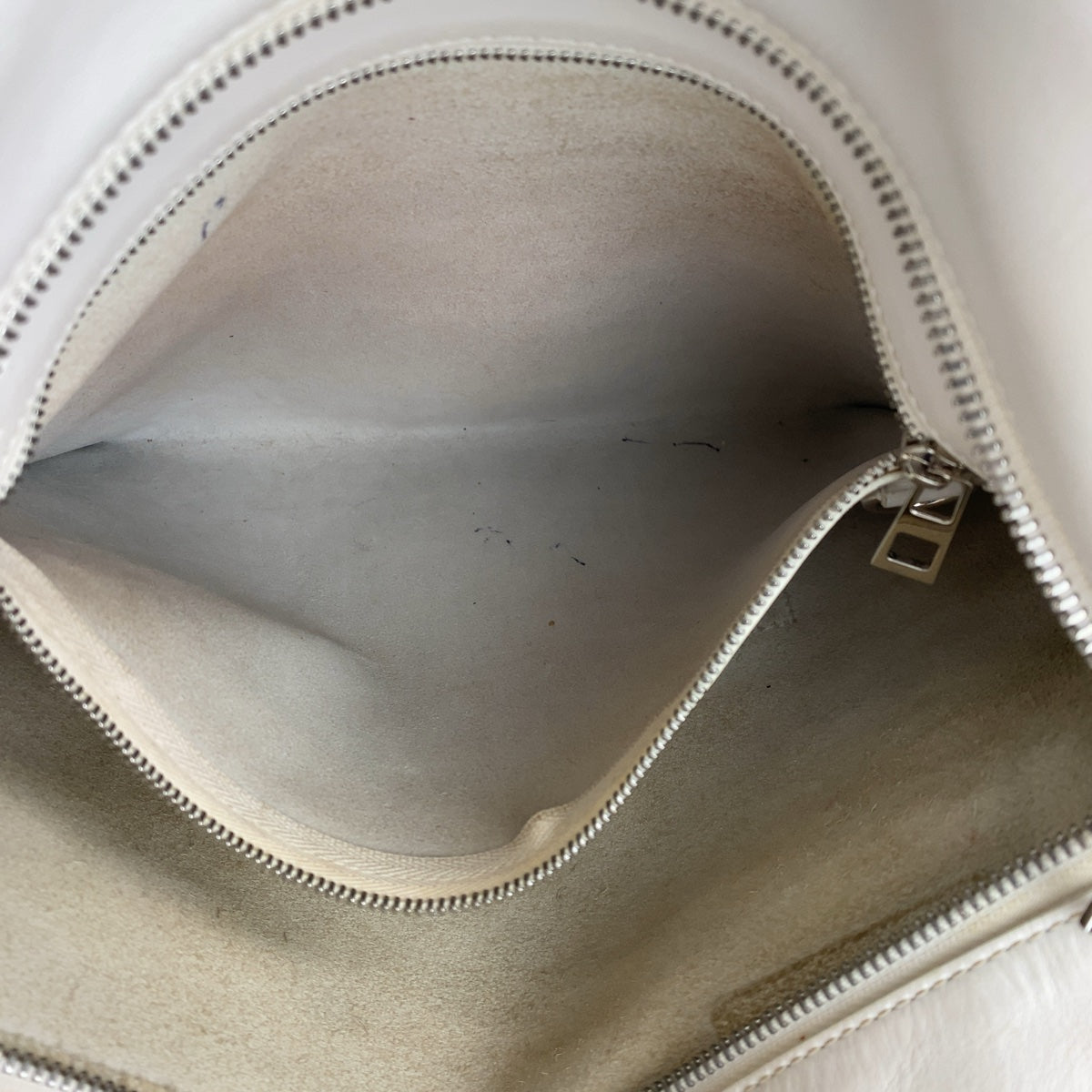 11834
LOEWE ロエベ アナグラム ショッパートート ホワイト シルバー金具 レザー トートバッグ ショルダーバッグ  レディース