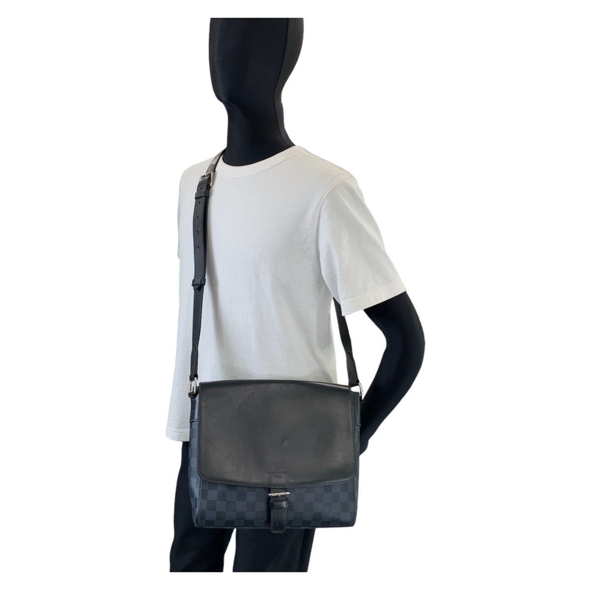 12906
LOUIS VUITTON ルイヴィトン ダミエ コバルト ニューポート メッセンジャーPM ブラック 黒 ネイビー シルバー金具 PVC / レザー N41587 斜め掛け ショルダーバッグ メッセンジャーバッグ  メンズ