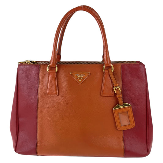 12190
PRADA プラダ サフィアーノ 三角ロゴプレート オレンジ レッド バイカラー ゴールド金具 レザー ハンドバッグ トートバッグ  レディース AB40