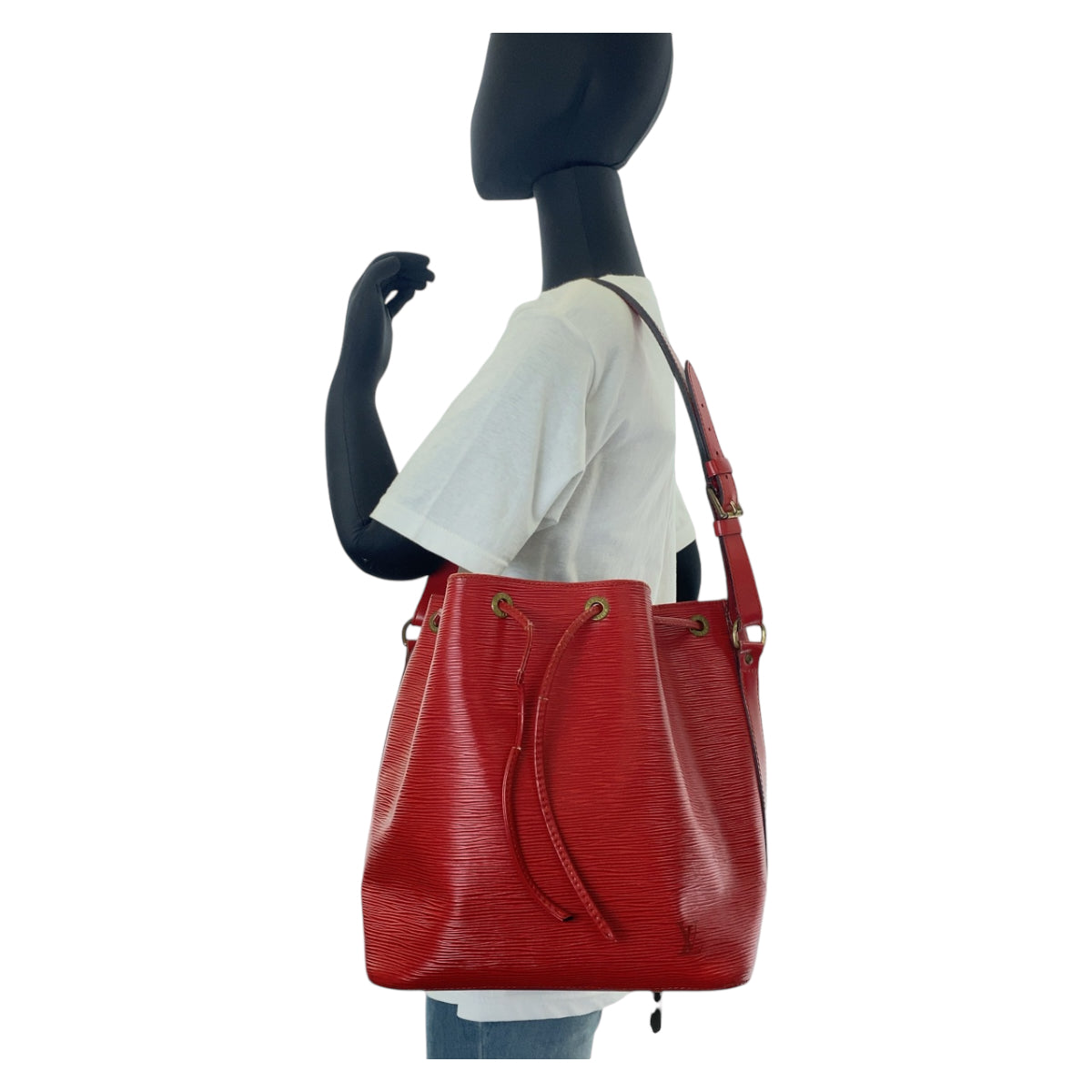 12186
LOUIS VUITTON ルイヴィトン エピ プチノエ カスティリアンレッド ゴールド金具 レザー M44107 ショルダーバッグ  レディース