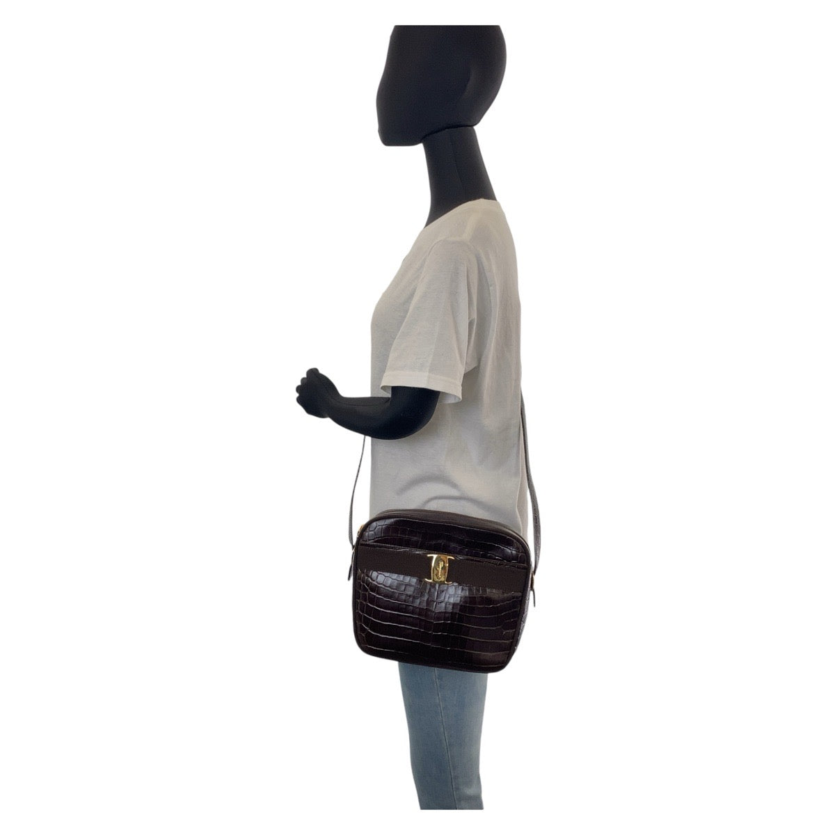 12115
Salvatore Ferragamo サルヴァトーレフェラガモ 型押し ブラウン ゴールド金具 レザー 斜め掛け ショルダーバッグ ポシェット  レディース