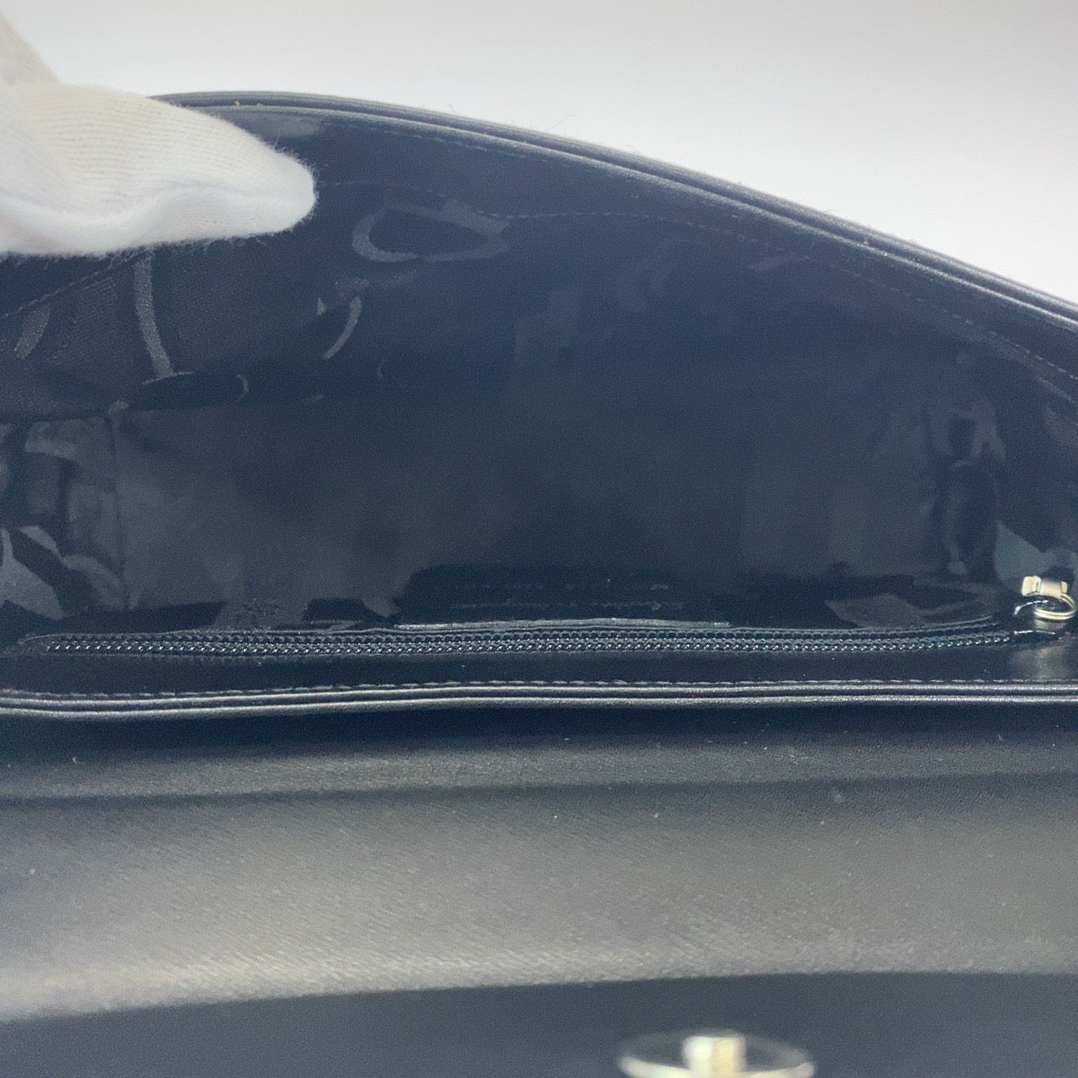 18005
Salvatore Ferragamo サルヴァトーレフェラガモ ヴァラ ブラック 黒 シルバー金具 レザー ショルダーバッグ  レディース A38