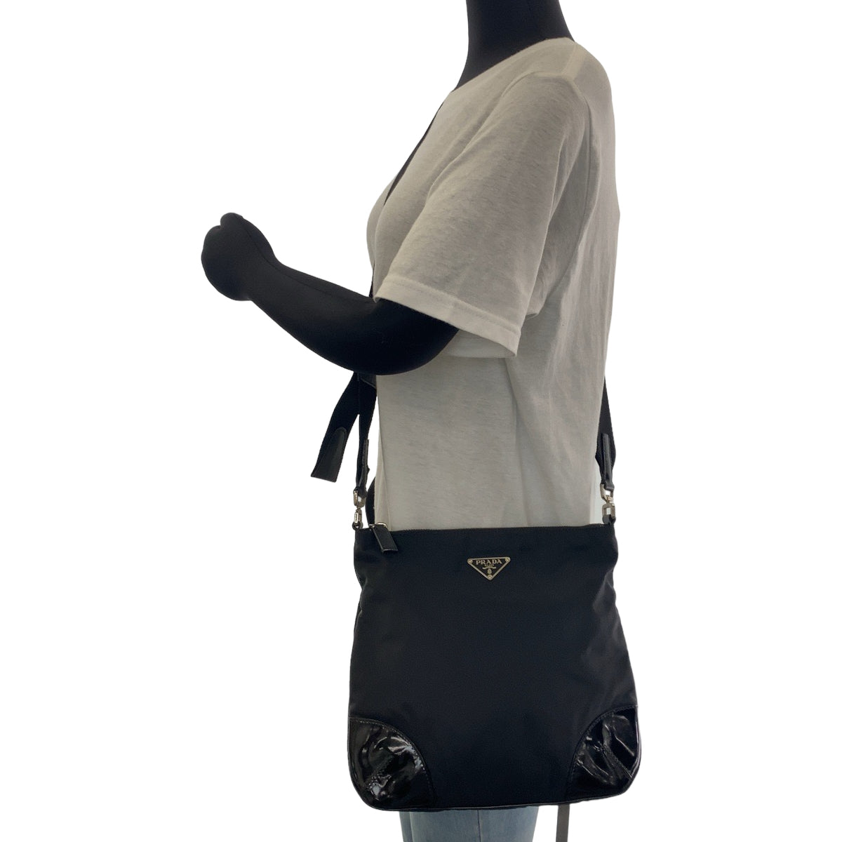 12098
PRADA プラダ テスート 三角ロゴプレート 男女兼用 ブラック 黒 シルバー金具 ナイロン BT0332 斜め掛け ショルダーバッグ ポシェット  レディース