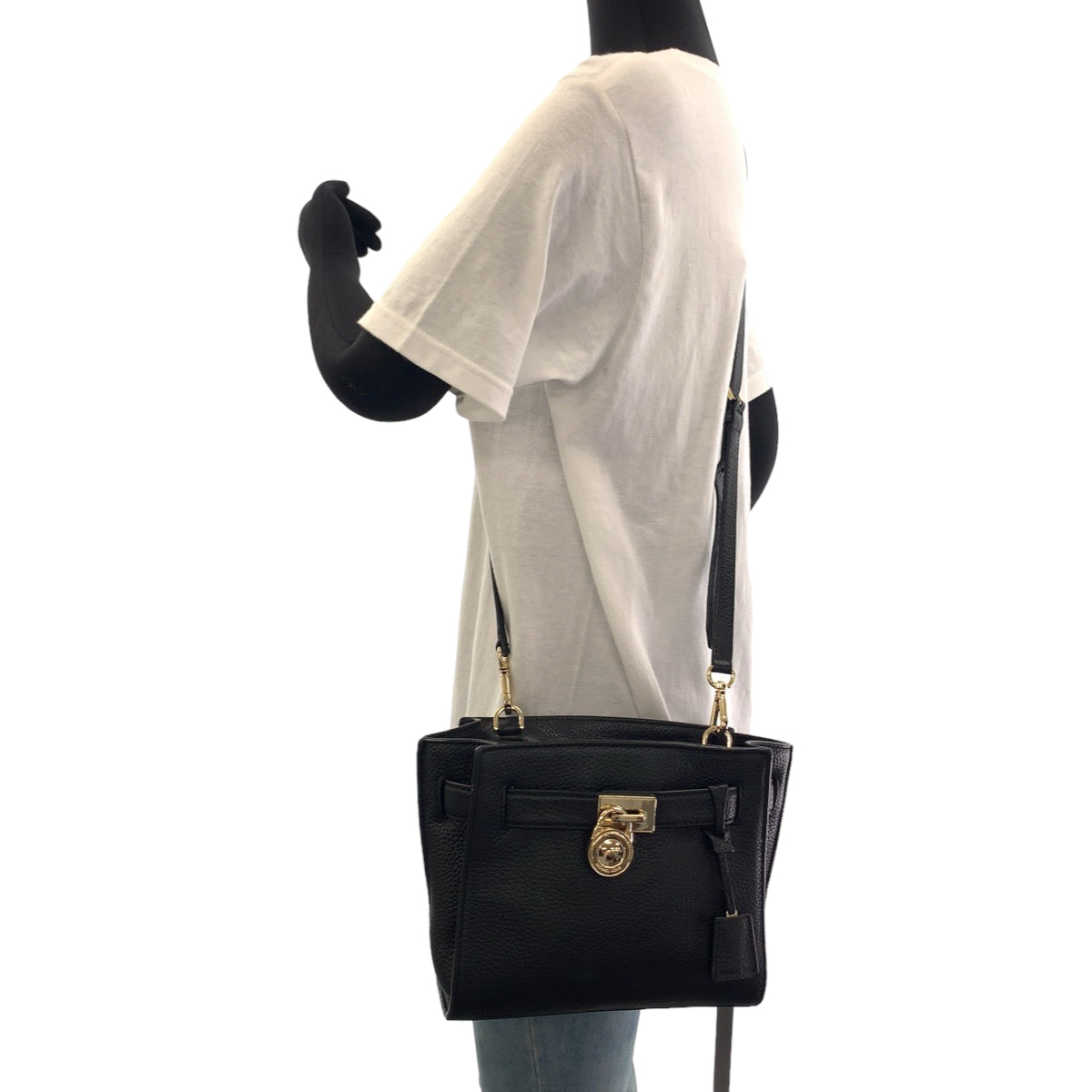 112084
Michael Kors マイケルコース ハミルトン トラベラー ブラック 黒 ゴールド金具 レザー ショルダーバッグ 斜め掛け可能  レディース