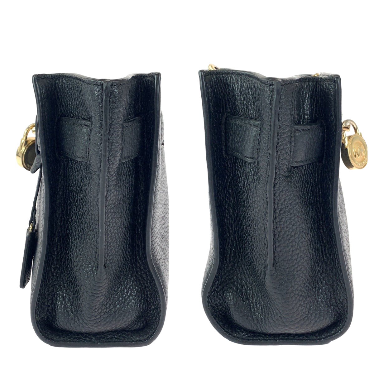 112084
Michael Kors マイケルコース ハミルトン トラベラー ブラック 黒 ゴールド金具 レザー ショルダーバッグ 斜め掛け可能  レディース
