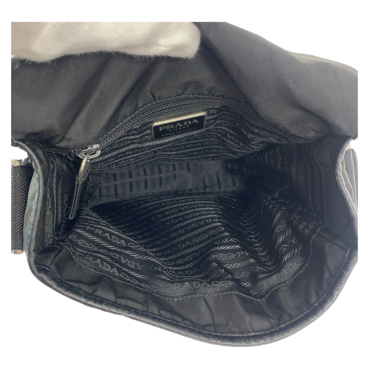 12013
PRADA プラダ テスート 三角ロゴプレート 男女兼用 ブラック 黒 シルバー金具 ナイロン ショルダーバッグ ポシェット  レディース