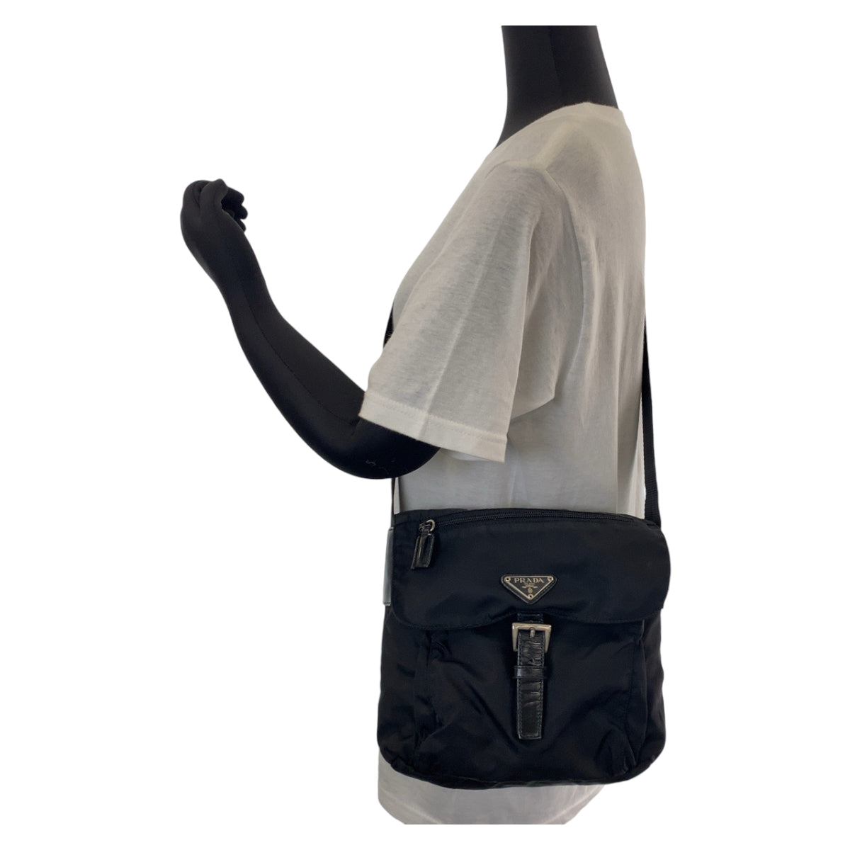 17988
PRADA プラダ テスート 三角ロゴプレート 男女兼用 ブラック 黒 シルバー金具 ナイロン BT8994 斜め掛け ショルダーバッグ ポシェット  メンズ ABP40