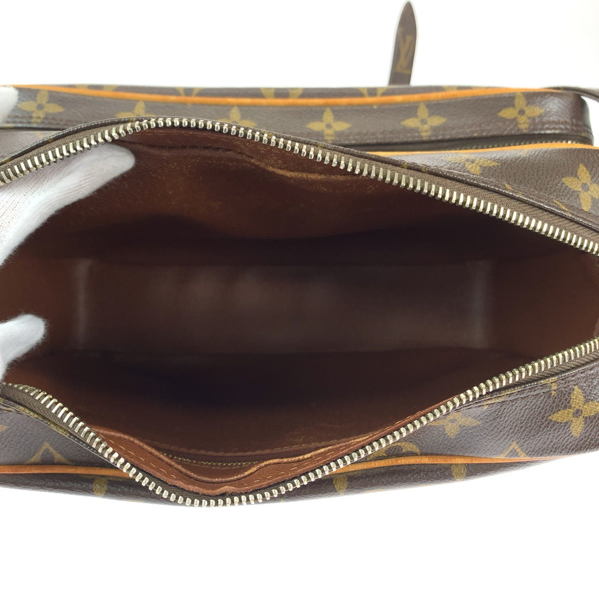 17275
LOUIS VUITTON ルイヴィトン モノグラム ナイル ブラウン ゴールド金具 PVC / レザー M45244 ショルダーバッグ ポシェット レディース AB64