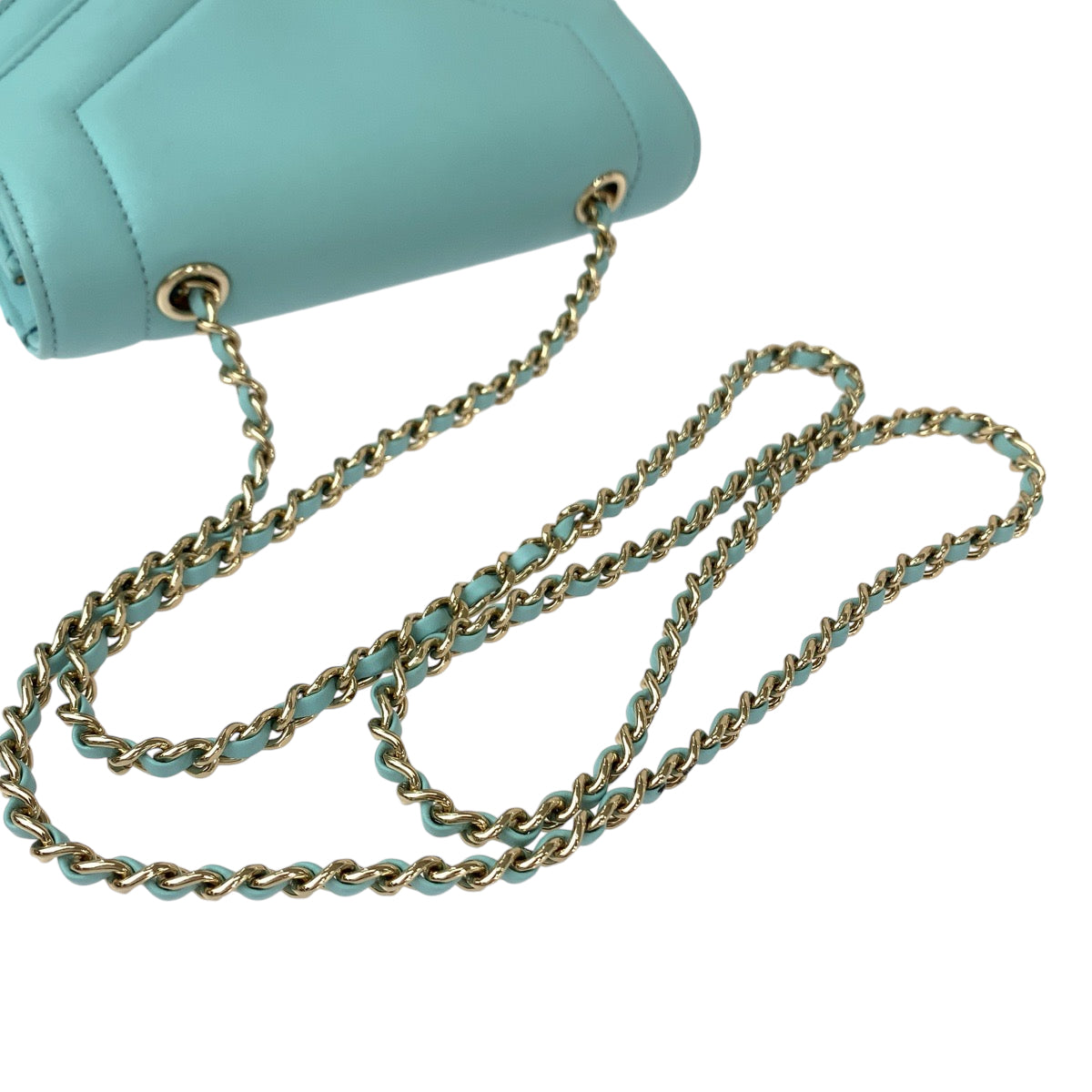 111947
CHANEL シャネル シェブロン ココマーク ターコイズブルー ゴールド金具 ラムスキン 斜め掛け チェーンショルダーバッグ ポシェット  レディース