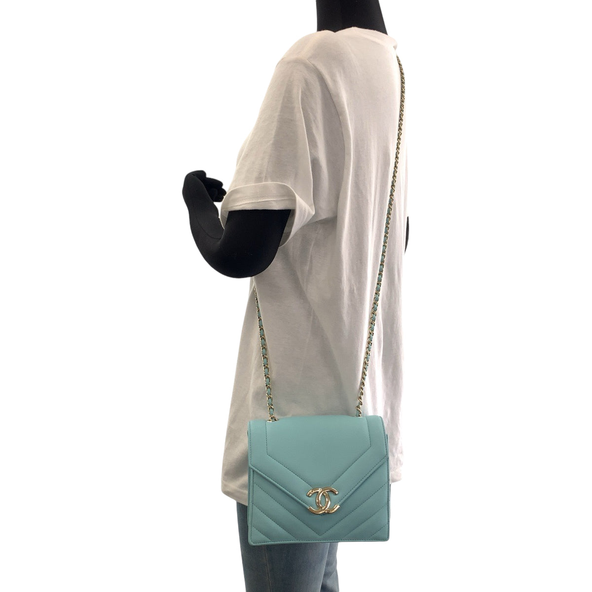 111947
CHANEL シャネル シェブロン ココマーク ターコイズブルー ゴールド金具 ラムスキン 斜め掛け チェーンショルダーバッグ ポシェット  レディース