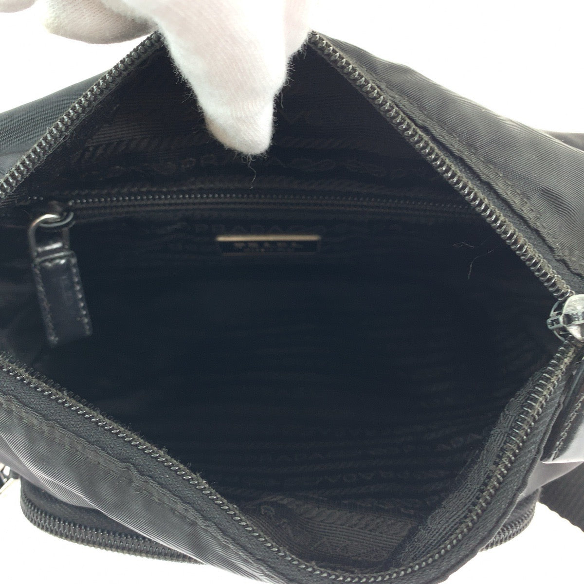 11941
PRADA プラダ テスート 三角ロゴプレート 男女兼用 ブラック 黒 シルバー金具 ナイロン 1BD994 ショルダーバッグ ポシェット  メンズ