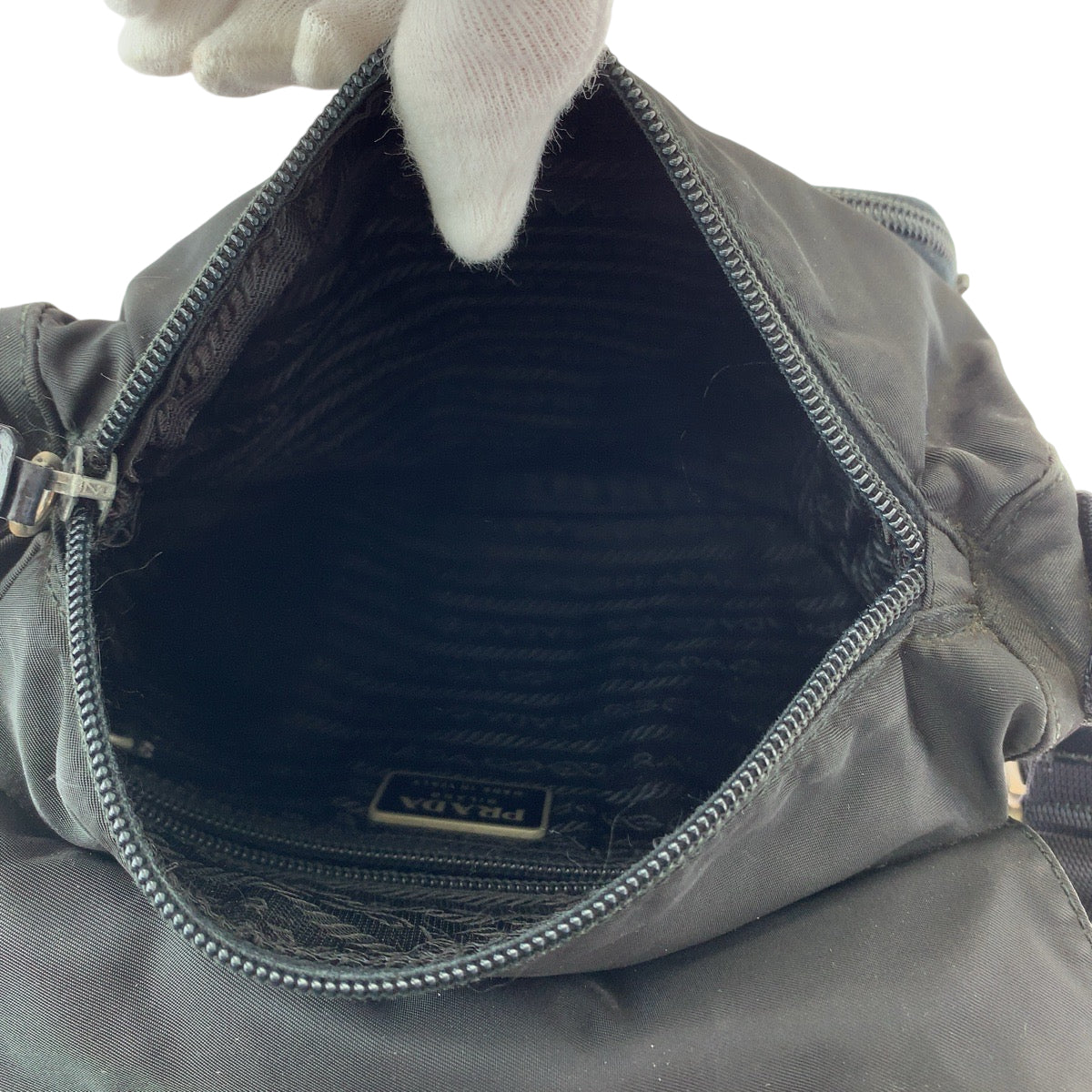 17969
PRADA プラダ テスート 三角ロゴプレート ブラック 黒 シルバー金具 ナイロン BT8994 ショルダーバッグ ポシェット  メンズ AB38