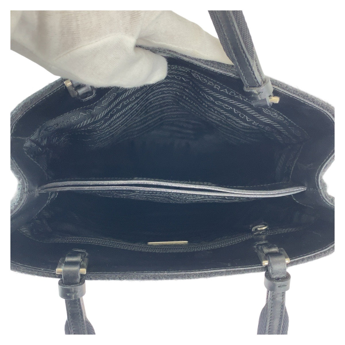 11931
PRADA プラダ 三角ロゴプレート ブラック 黒 シルバー金具 ウール トートバッグ ショルダーバッグ  レディース