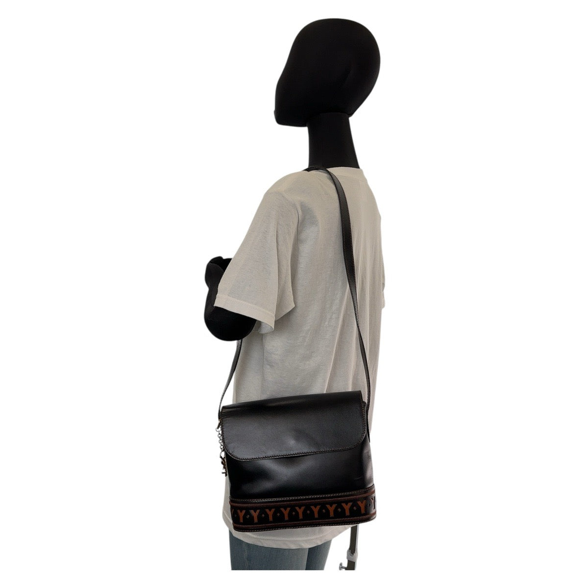 12975
YVES SAINT LAURENT イヴ サンローラン ヴィンテージ YSL カットアウト ブラック ゴールド金具 レザー 斜め掛け ショルダーバッグ ポシェット  レディース
