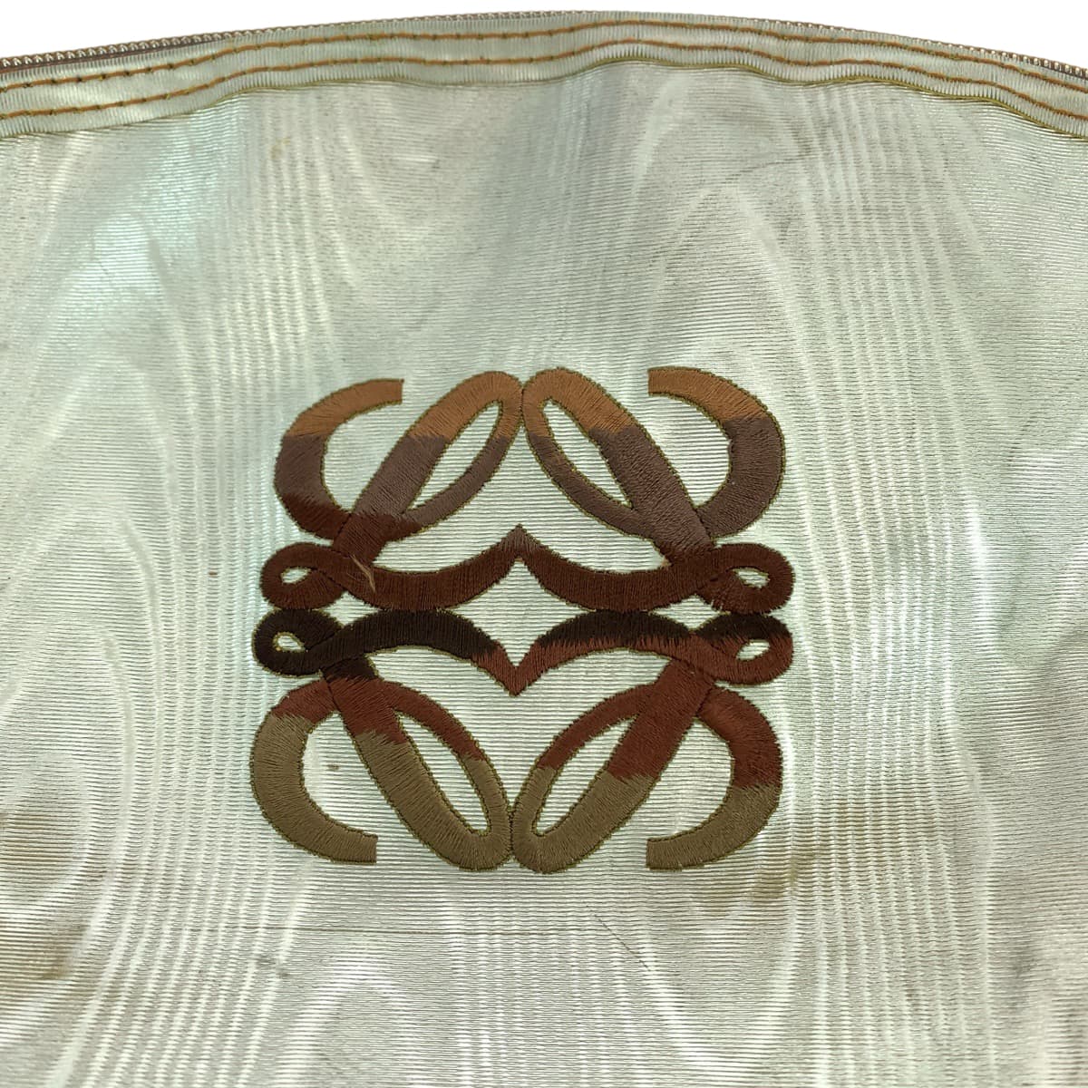 11925
LOEWE ロエベ ヴィンテージ アナグラム ホワイト ゴールド金具 ナイロン ポーチ 化粧ポーチ  レディース AB5