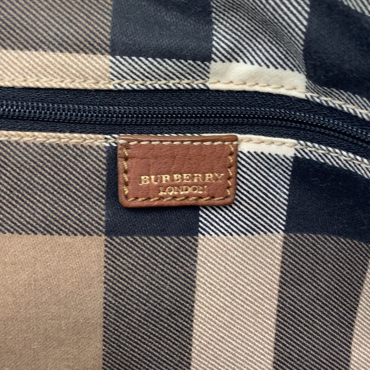 12986
BURBERRY バーバリー 中チェック柄 ブラウン ゴールド金具 レザー ハンドバッグ ショルダーバッグ  レディース
