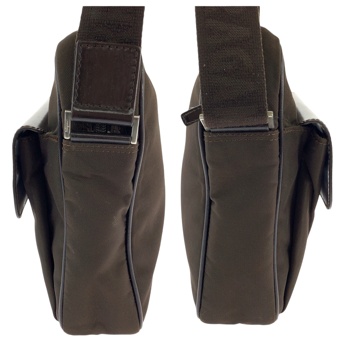 12997
Salvatore Ferragamo サルヴァトーレフェラガモ 男女兼用 ブラウン シルバー金具 キャンバス ショルダーバッグ ポシェット  メンズ
