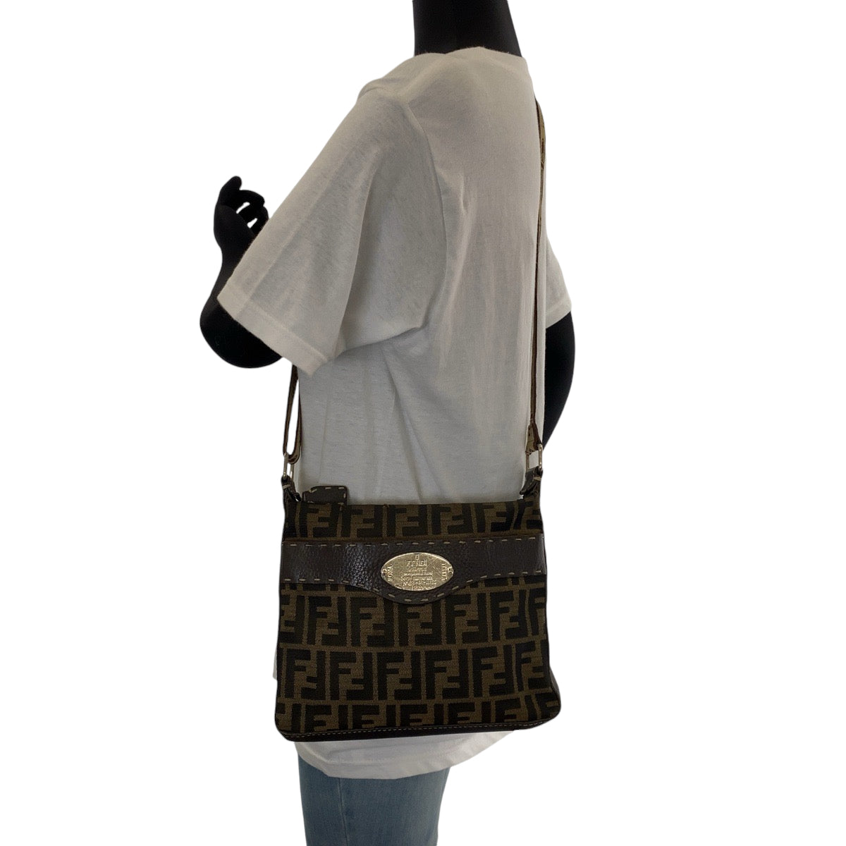 12999
FENDI フェンディ ヴィンテージ ズッカ柄 ブラウン ベージュ ゴールド金具 キャンバス 8BT092 ショルダーバッグ ポシェット  レディース