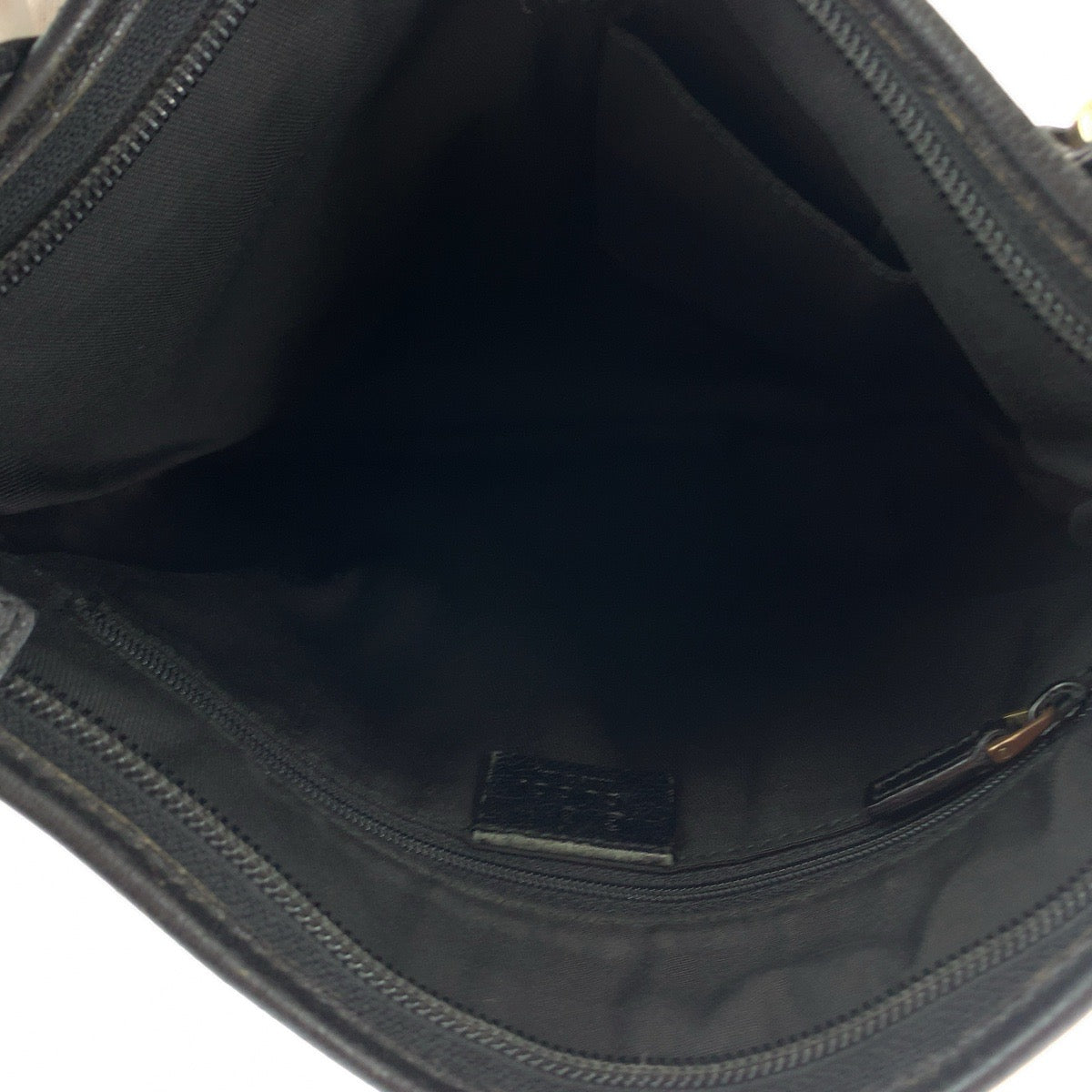 13013
GUCCI グッチ グッチシマ ブラック 黒 シルバー金具 レザー 239347 ショルダーバッグ ポシェット  メンズ