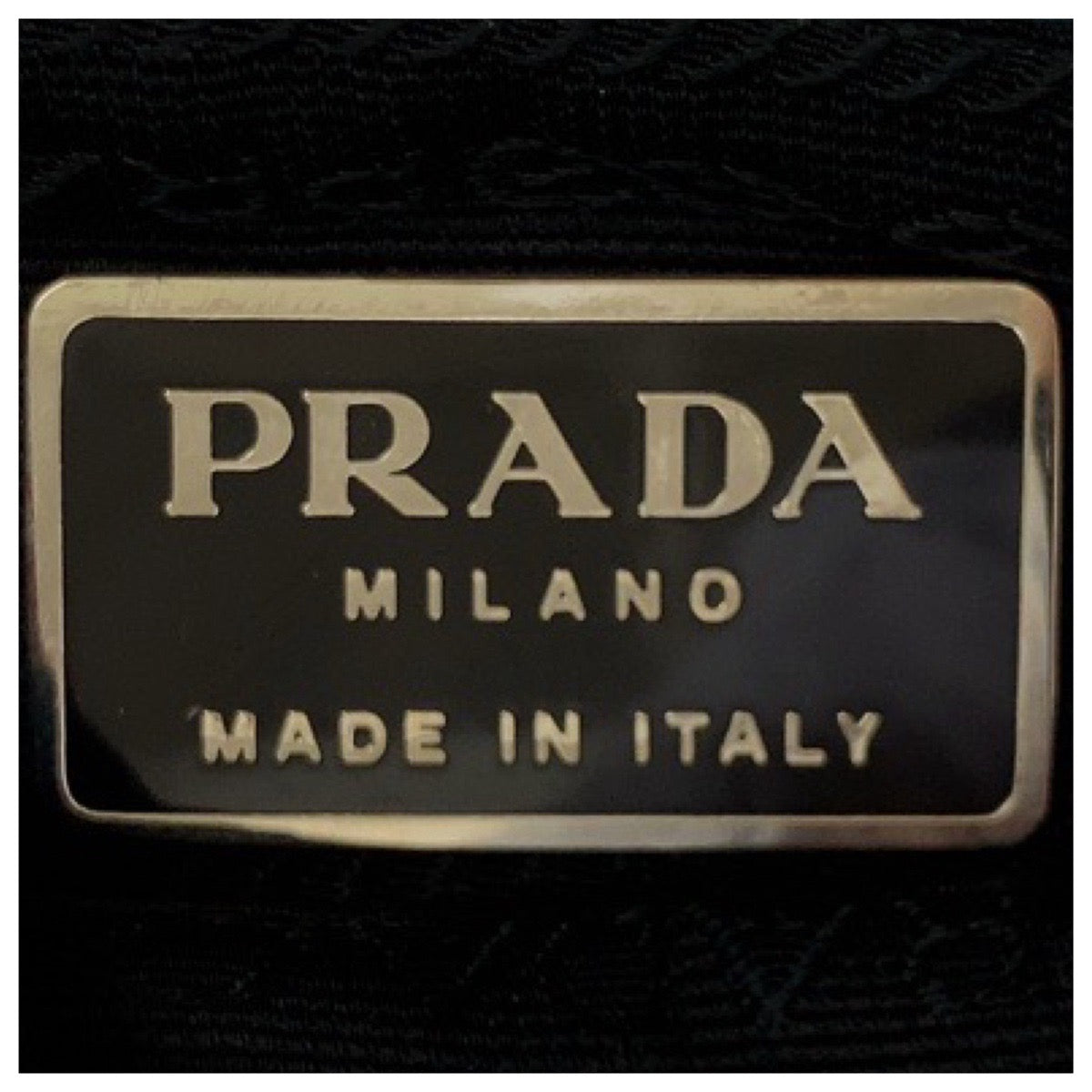 13028
PRADA プラダ テスート 三角ロゴプレート レッド シルバー金具 ナイロン トートバッグ ショルダーバッグ  レディース