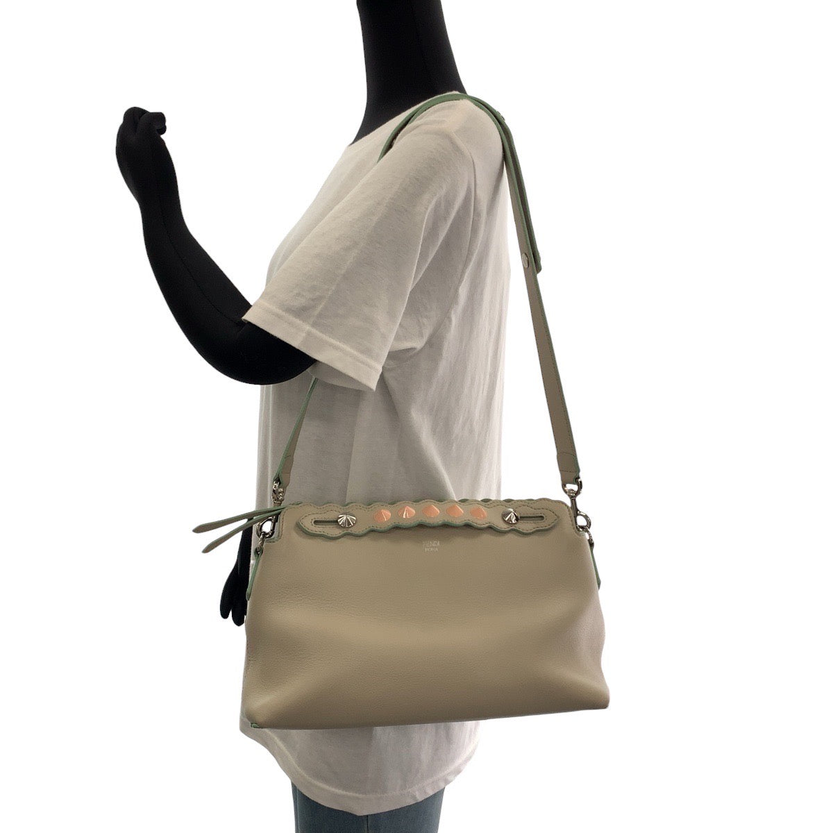 111899
FENDI フェンディ バイザウェイ アイボリー ピンク シルバー金具 レザー ショルダーバッグ 斜め掛け ポシェット  レディース