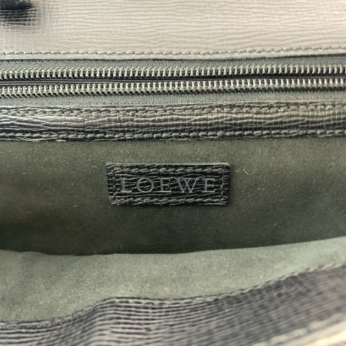 11879
LOEWE ロエベ ブラック 黒 シルバー金具 レザー 350 30 101 セカンドバッグ クラッチバッグ  メンズ
