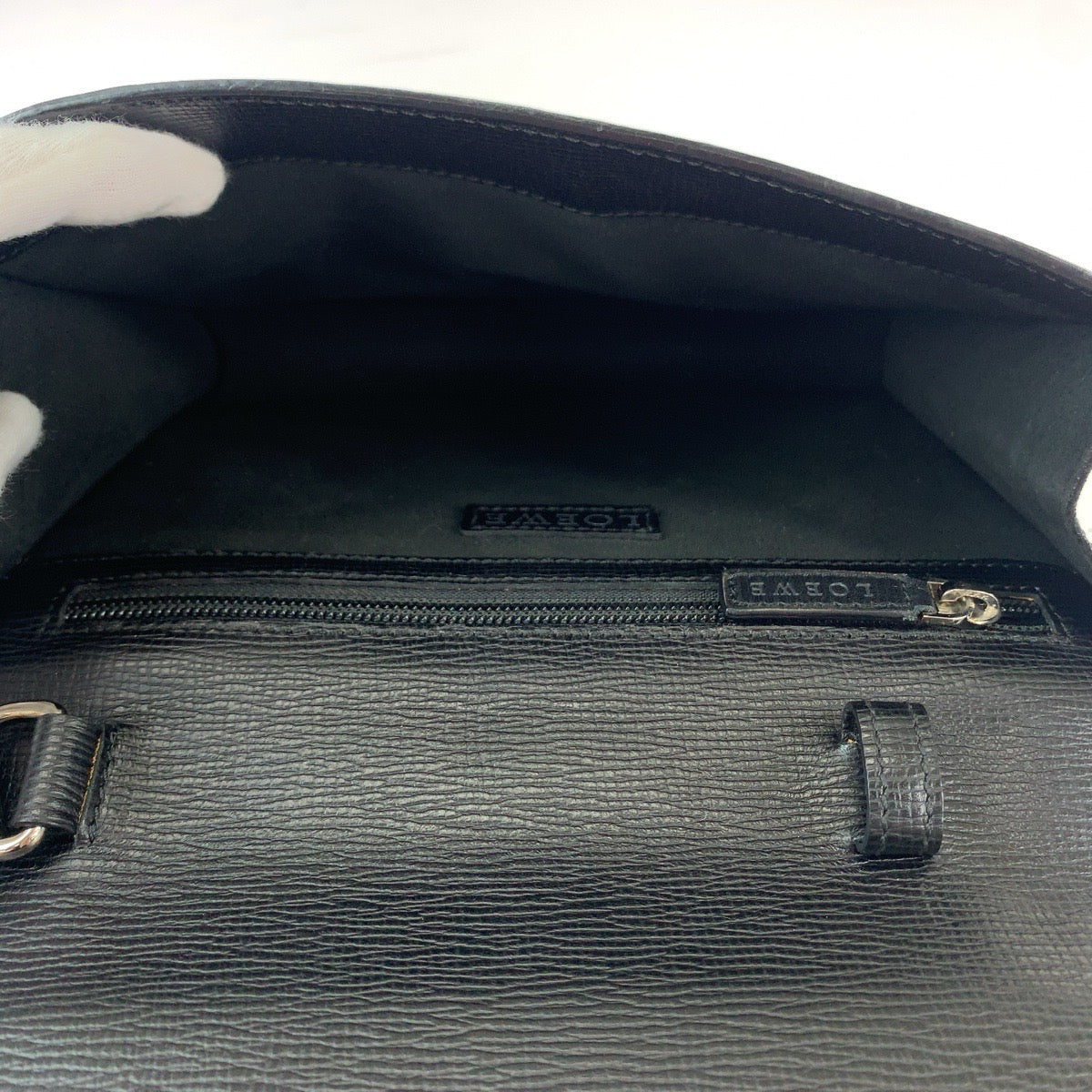 11879
LOEWE ロエベ ブラック 黒 シルバー金具 レザー 350 30 101 セカンドバッグ クラッチバッグ  メンズ