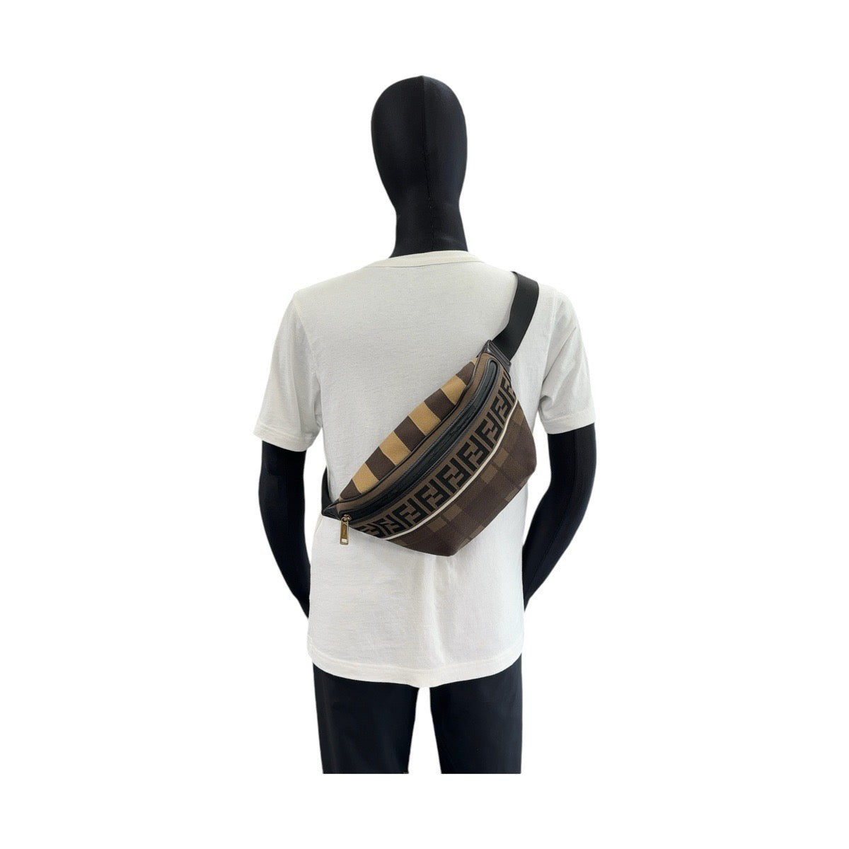 12838
FENDI フェンディ ズッカ柄 ブラウン ゴールド金具 キャンバス 7VA434 A4BI 189 8465 ボディバッグ ウエストバッグ バムバッグ  メンズ