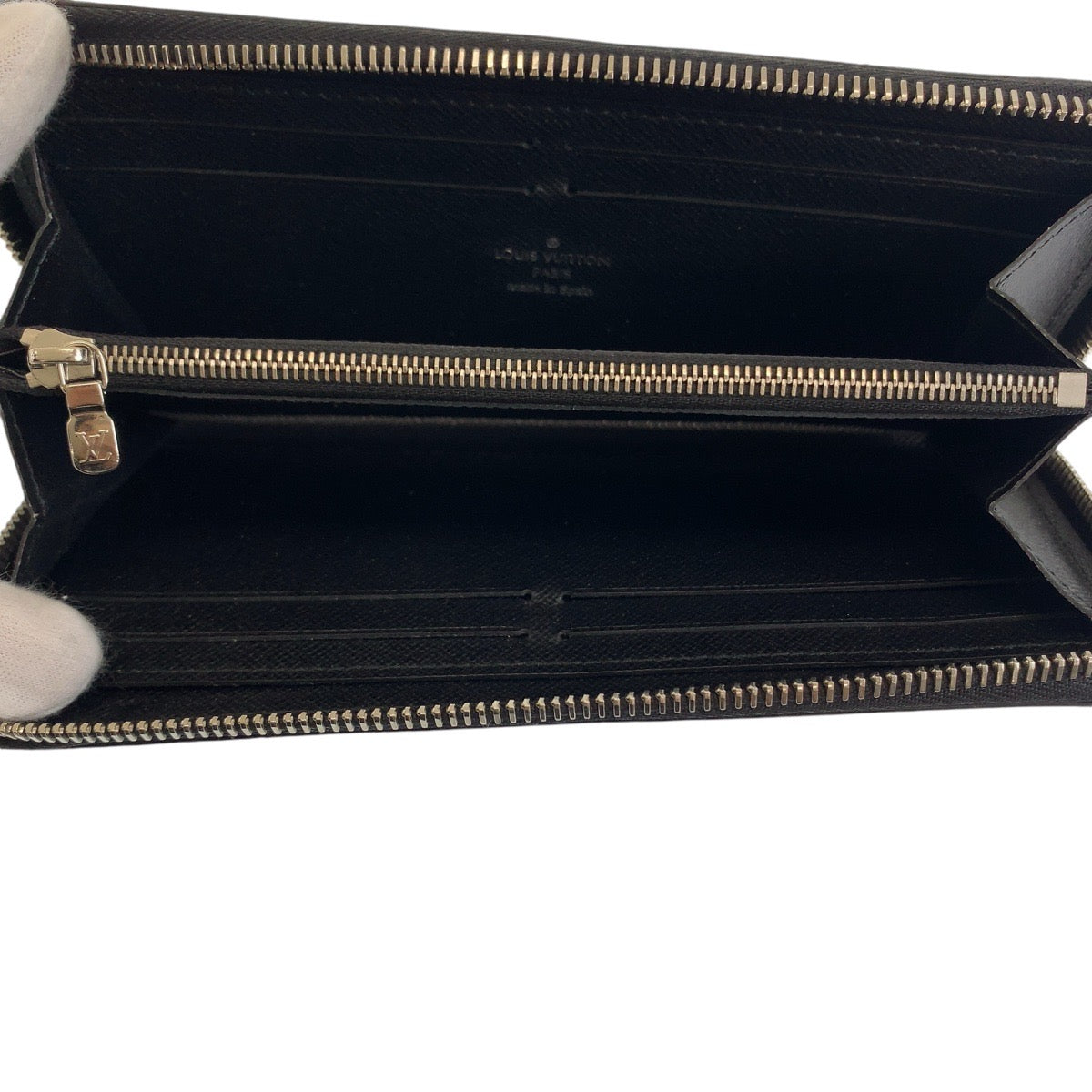 11858
LOUIS VUITTON ルイヴィトン エピ ポルトフォイユ クレマンス ノワール ブラック 黒 シルバー金具 レザー M60915 長財布 ラウンドファスナー  メンズ