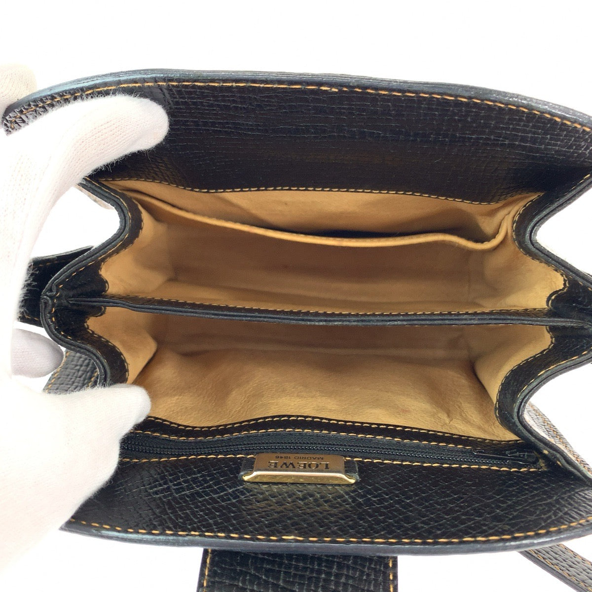 13070
LOEWE ロエベ ヴィンテージ トグル ロゴ型押し ブラック 黒 ゴールド金具 レザー ショルダーバッグ 斜め掛け  レディース