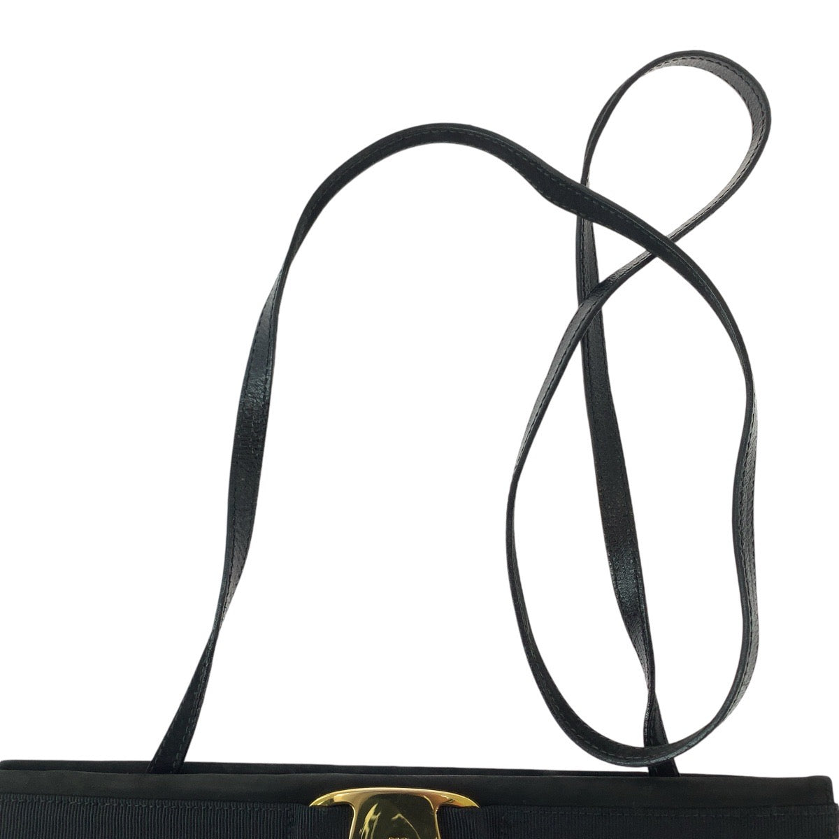 13114
Salvatore Ferragamo サルヴァトーレフェラガモ ヴァラリボン ブラック 黒 ゴールド金具 スウェード ショルダーバッグ ポシェット  レディース