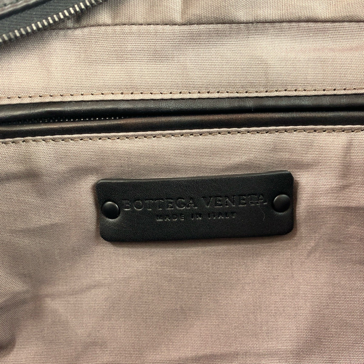 13122
BOTTEGAVENETA ボッテガヴェネタ イントレチャート トイレタリー ブラック 黒 シルバー金具 レザー セカンドバッグ クラッチバッグ  メンズ