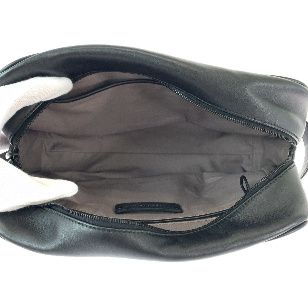 13122
BOTTEGAVENETA ボッテガヴェネタ イントレチャート トイレタリー ブラック 黒 シルバー金具 レザー セカンドバッグ クラッチバッグ  メンズ