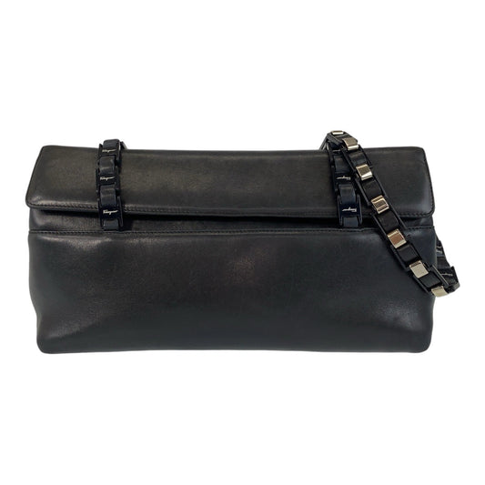 13163
Salvatore Ferragamo サルヴァトーレフェラガモ ヴァラ ブラック 黒 シルバー金具 レザー チェーンショルダーバッグ  レディース