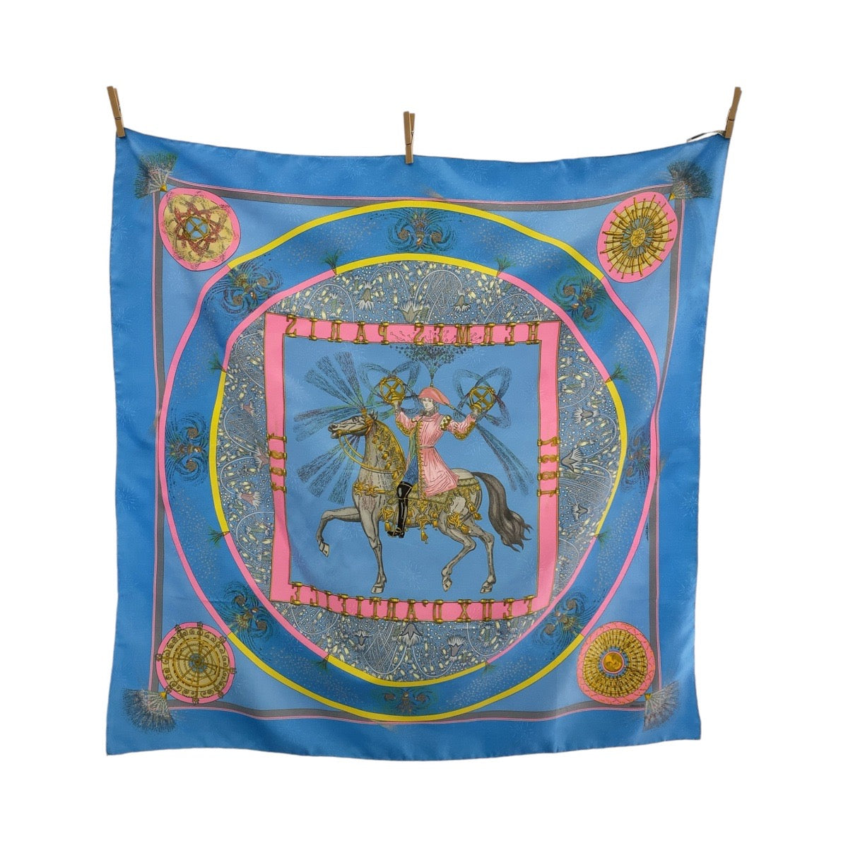 13174
HERMES エルメス カレ90 FEUX D’ARTIFICE スカイブルー マルチカラー シルク スカーフ  レディース