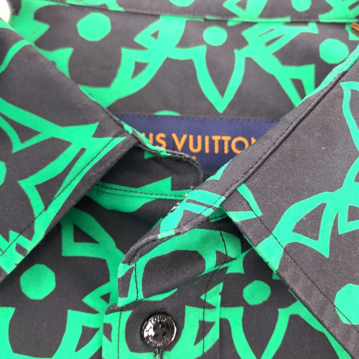 11840
LOUIS VUITTON ルイヴィトン ワックスオーバーシャツ サイズL グリーン ブラック 黒 コットン RM212FS8 長袖シャツ ドレスシャツ  メンズ A50