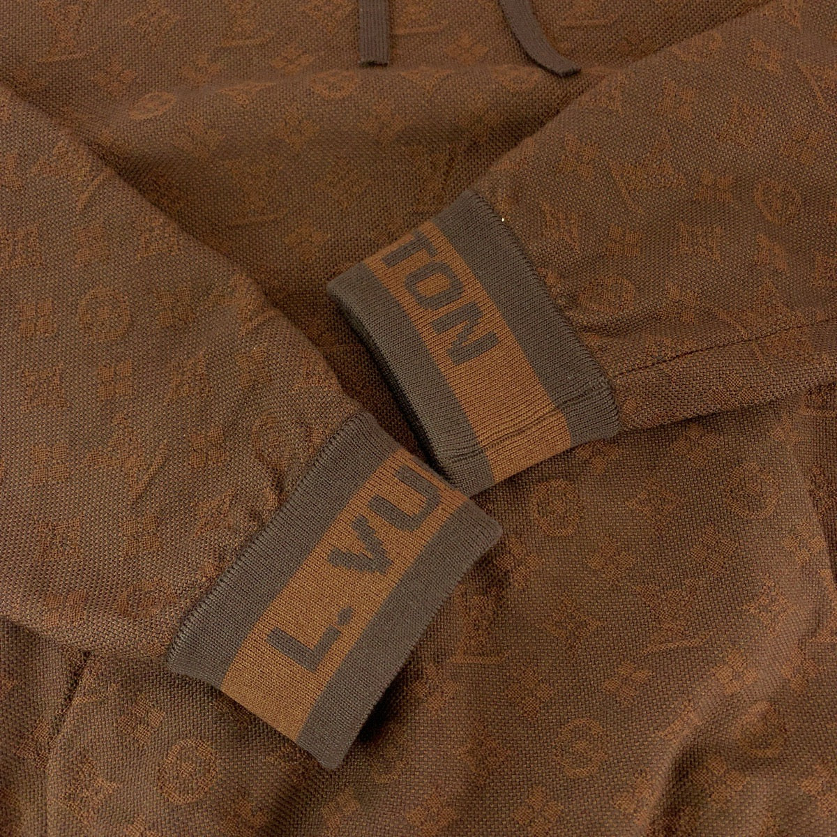 17951
LOUIS VUITTON ルイヴィトン 全面モノグラム柄 ジャガード サイズL ブラウン ウール RM212 AU7 HLN81W ジャガード パーカー フーディ メンズ A190