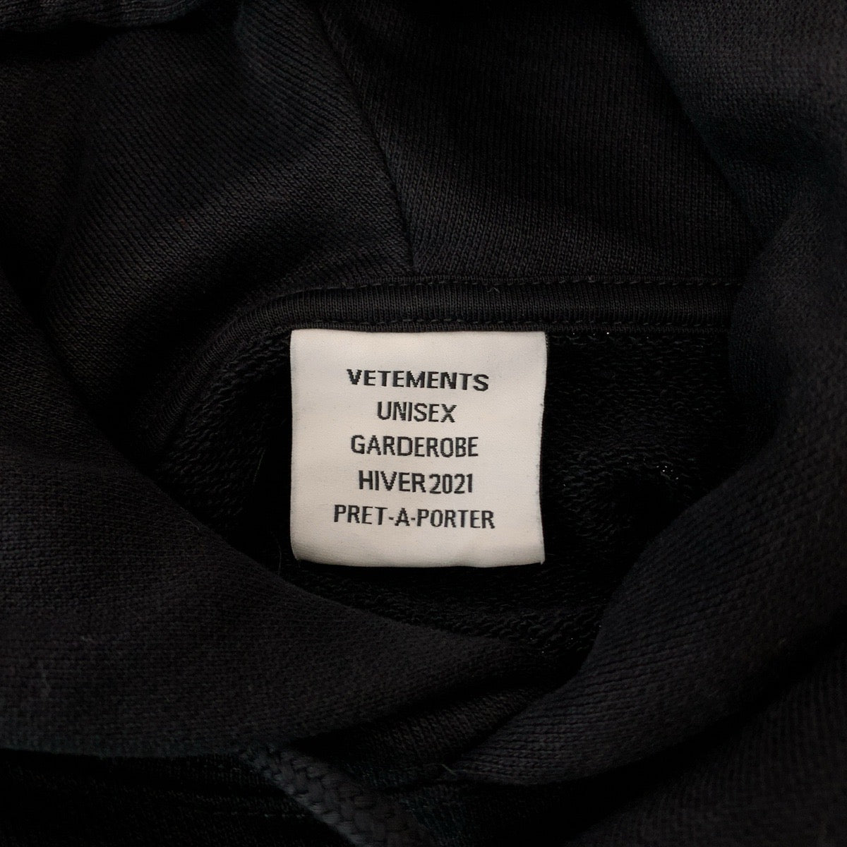 13197
VETEMENTS ヴェトモン 22AW カットオフプルオーバー サイズS ブラック コットン UAH21TR542 パーカー フーディー  メンズ