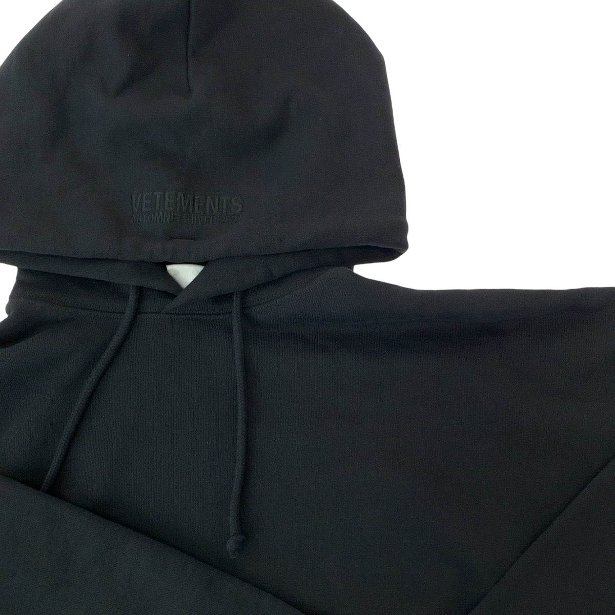 13197
VETEMENTS ヴェトモン 22AW カットオフプルオーバー サイズS ブラック コットン UAH21TR542 パーカー フーディー  メンズ